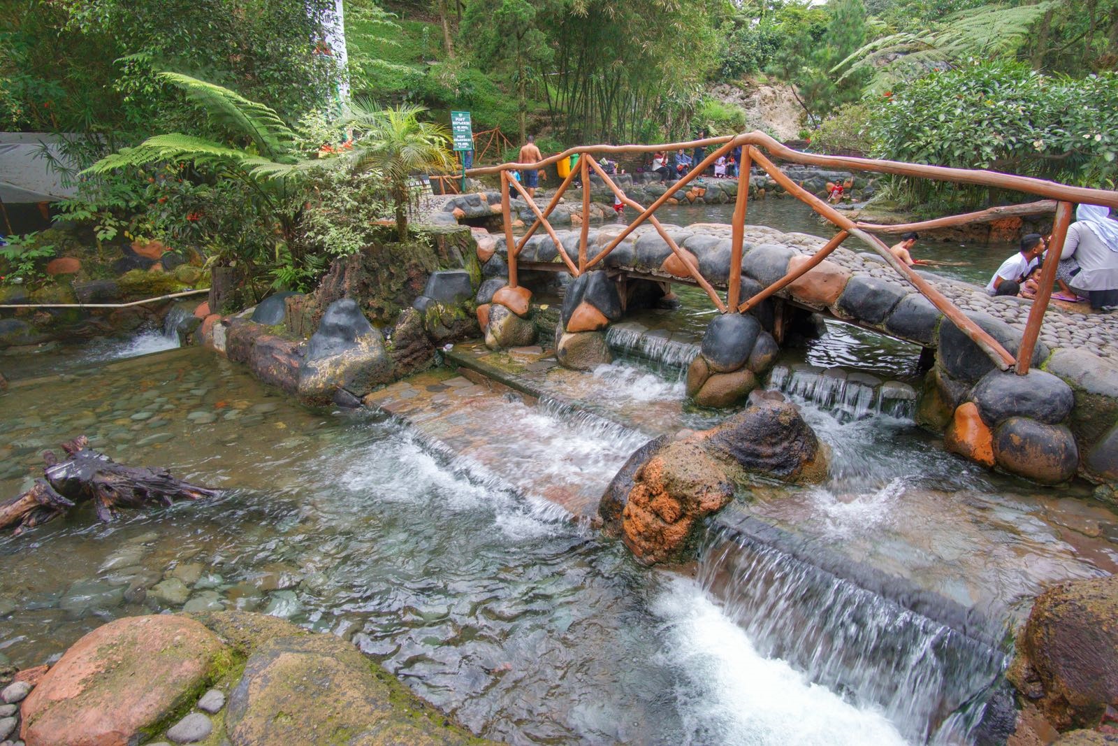 Ini Wisata Pemandian Air Panas Paling Hit Di Bandung Genpi Co